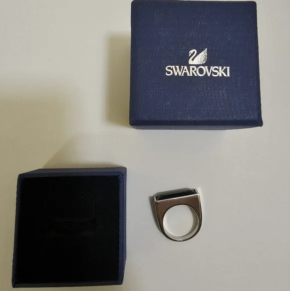 Retired SWAROVSKI Pampered Black Crystal  Ring Sz.L (size 8) - Picture 3 of 7
